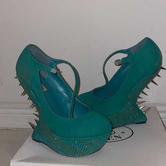 Erotic Wedge Heels - Picture 4 of 8